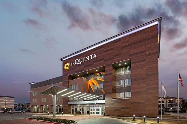 Exterior view - La Quinta Inn & Suites Euless
