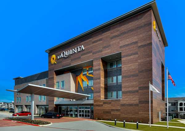 Exterior view - La Quinta Inn & Suites Euless