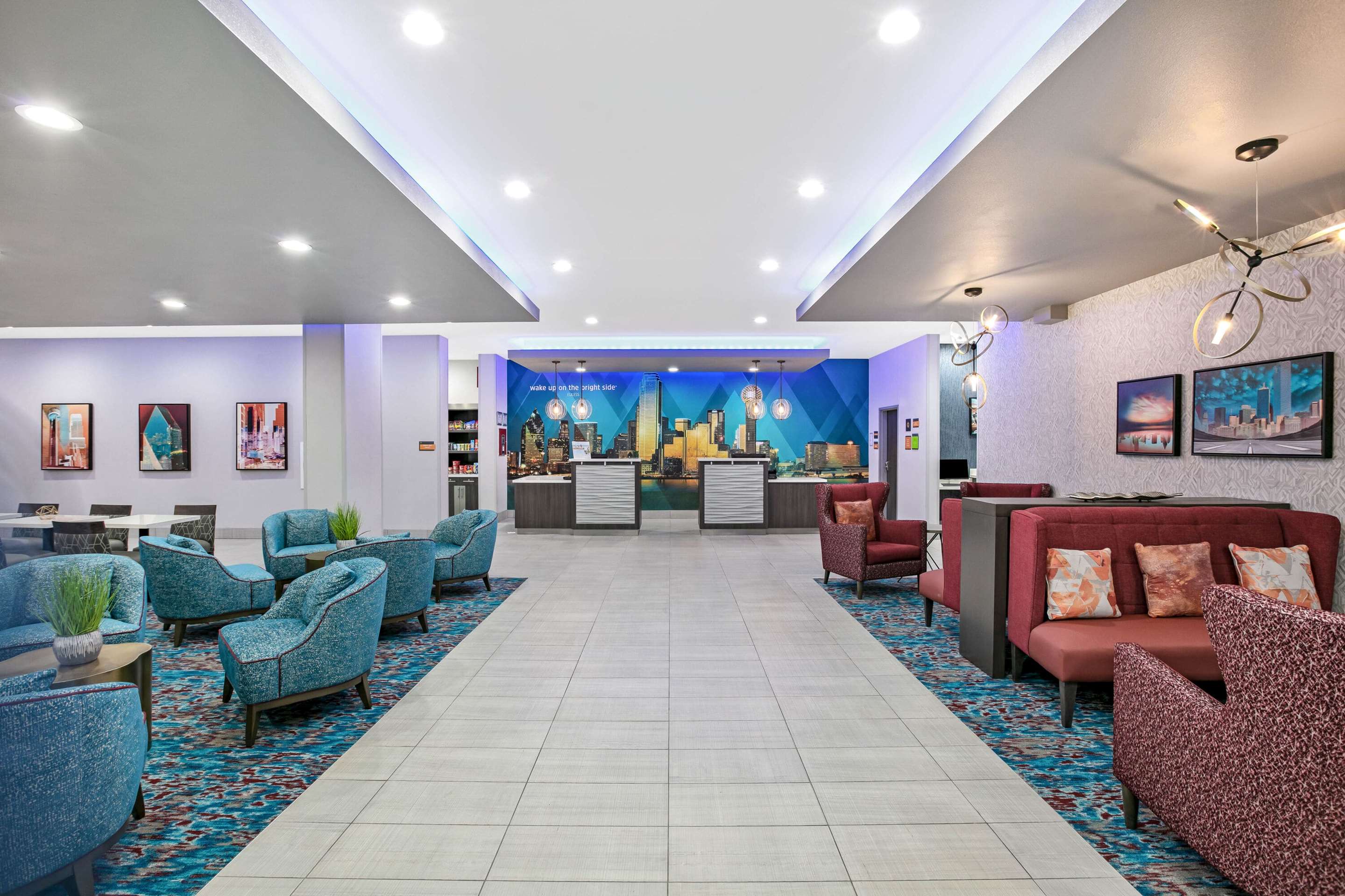 Lobby | La Quinta Inn & Suites DFW West-Glade-Parks