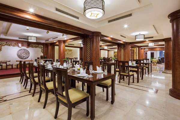 Dining,Dining Area,Restaurant,On-Site