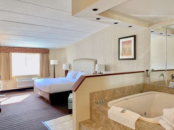 Suite - Best Western Springfield Hotel