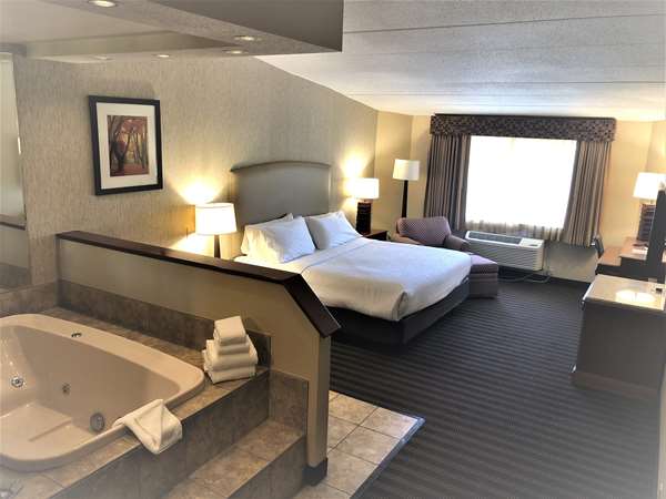 Suite - Best Western Springfield Hotel