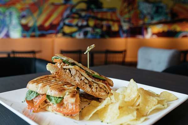 Restaurant - Revel Hotel Urbandale - I-35 & I-80, Exit 125