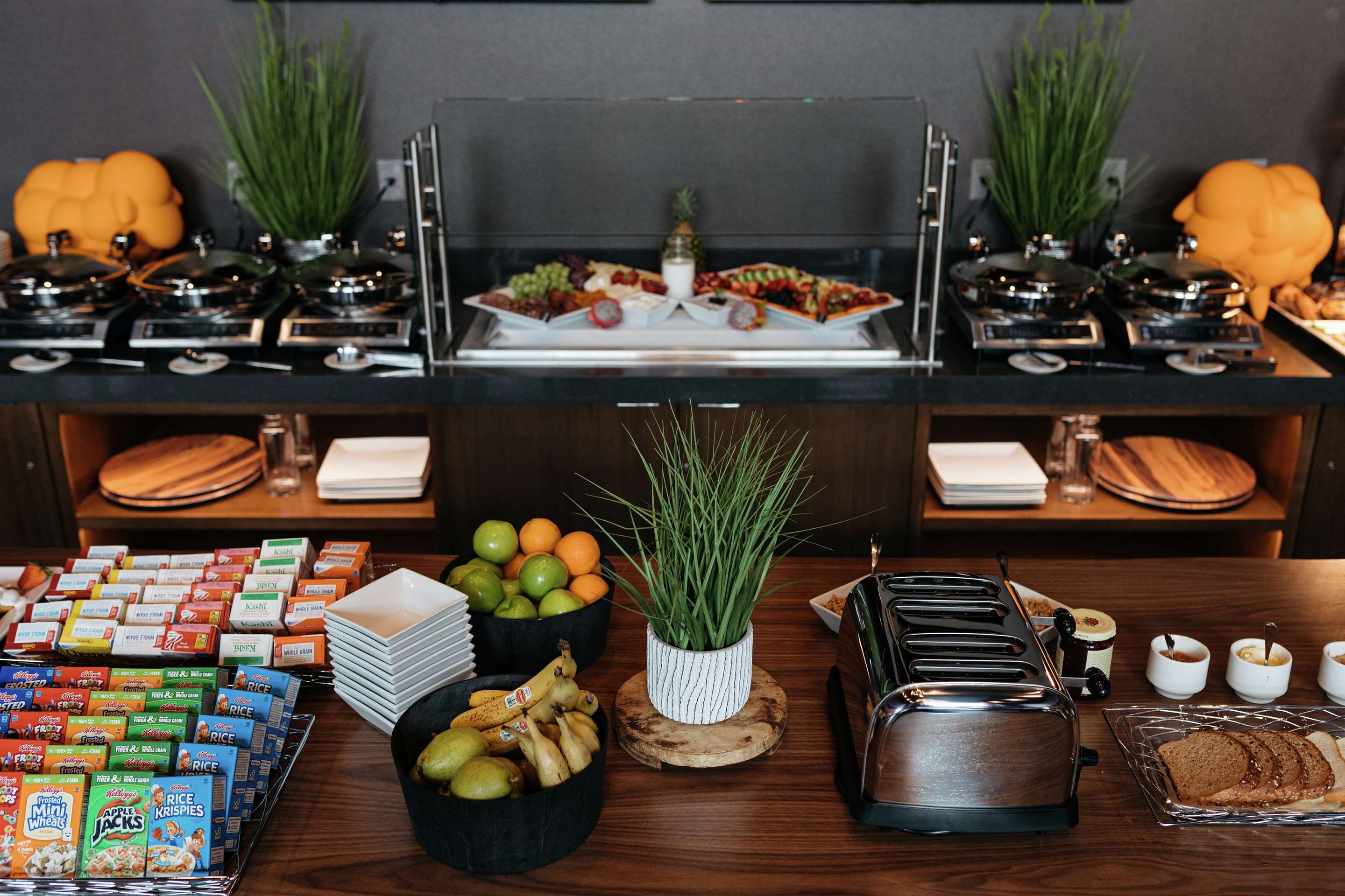 Breakfast Area | Revel Hotel Des Moines Urbandale, Tapestry Collection by Hilton
