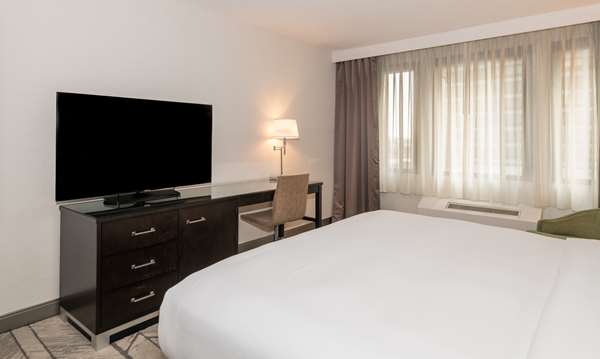  - DoubleTree by Hilton Hotel Penn Station Newark