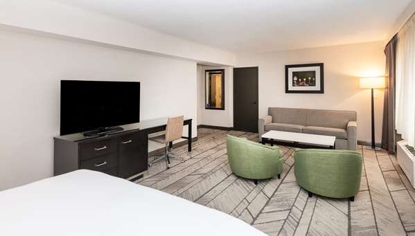  - DoubleTree by Hilton Hotel Penn Station Newark