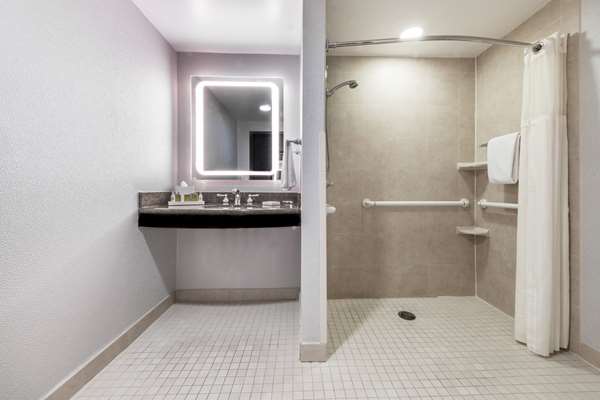  - DoubleTree by Hilton Hotel Penn Station Newark