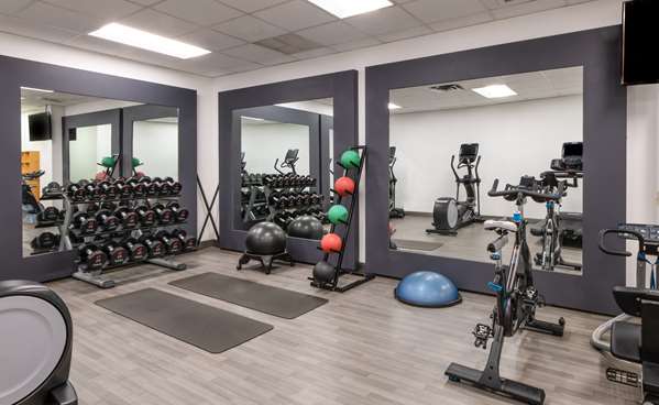 Fitness/ Exercise Room - DoubleTree by Hilton Hotel Penn Station Newark