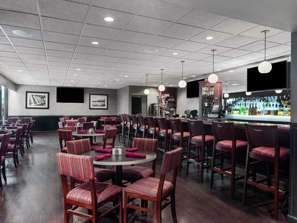 Bar - DoubleTree by Hilton Hotel Penn Station Newark