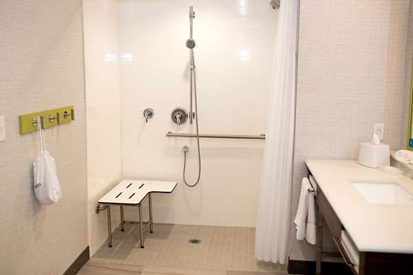 - Hampton Inn & Suites Dundee