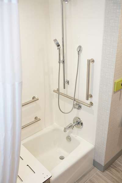  - Hampton Inn & Suites Dundee