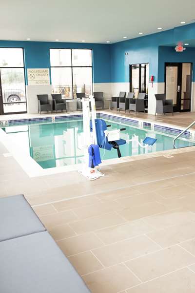 Pool - Hampton Inn & Suites Dundee