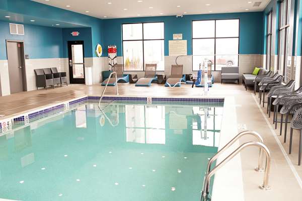 Pool - Hampton Inn & Suites Dundee