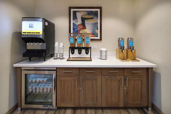 Amenities - Hampton Inn & Suites Tech Park Tucson - I-10, Exit 273