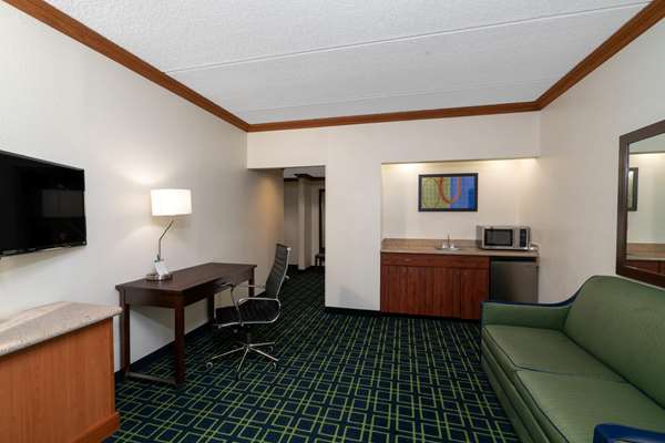 Suite - Wingate by Wyndham Airport Fletcher - I-26, Exit 40