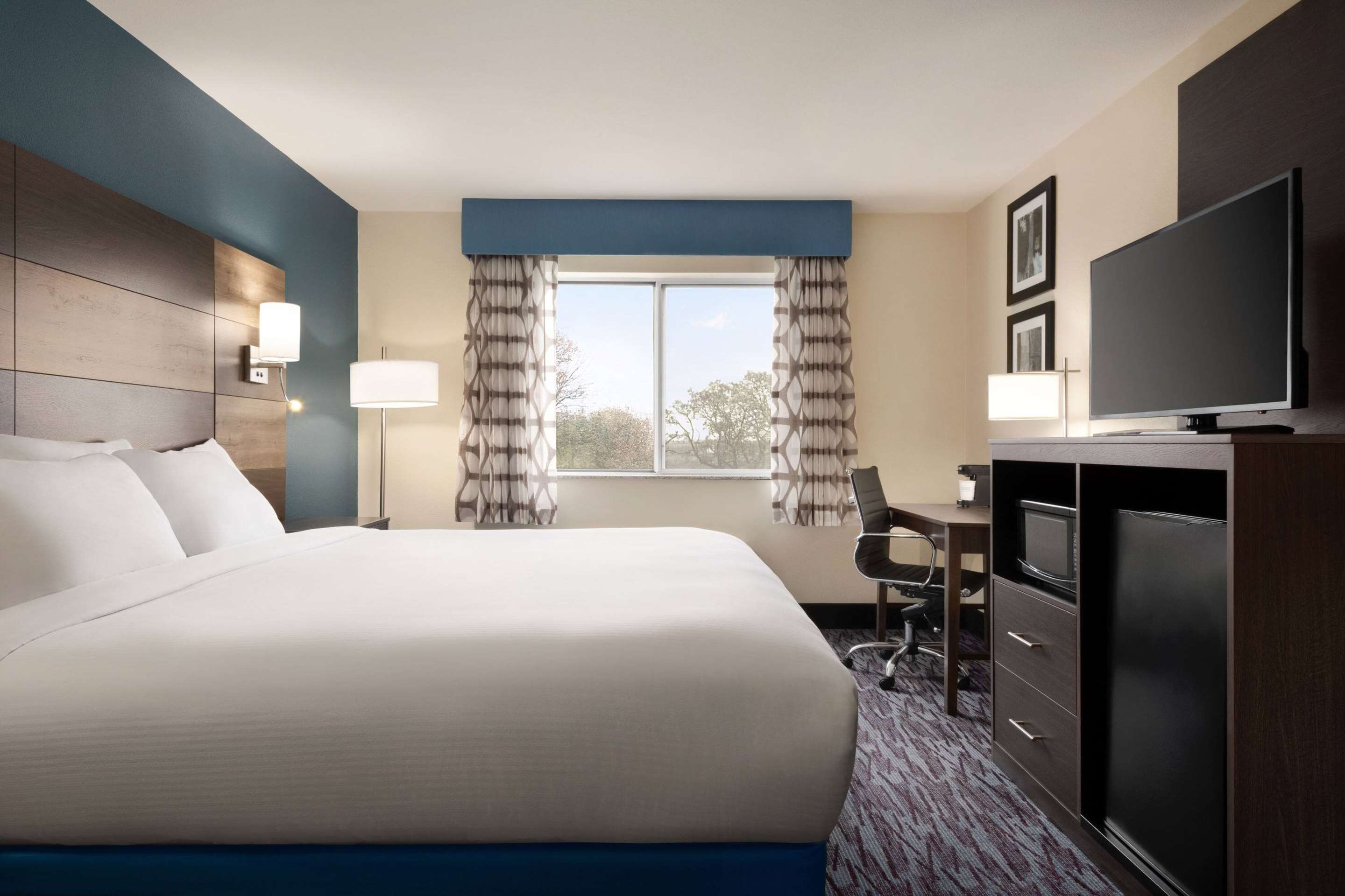Guest room | AmericInn by Wyndham Dodgeville