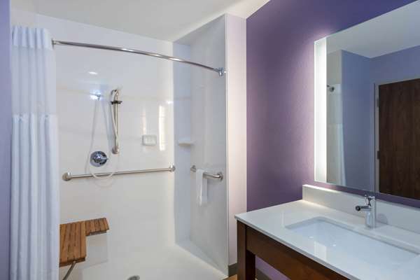  - La Quinta Inn & Suites Altoona - I-80, Exit 142