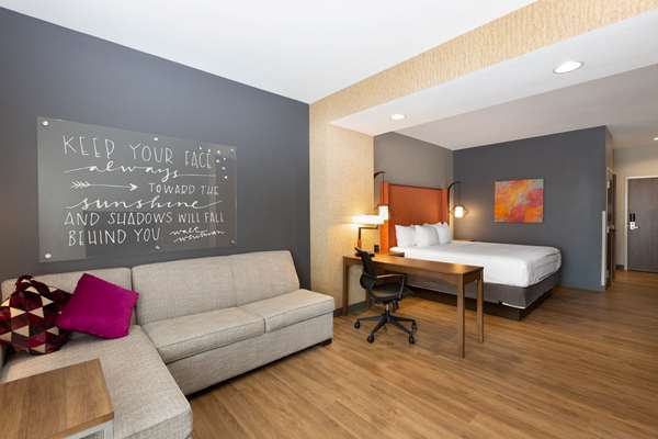  - La Quinta Inn & Suites Altoona - I-80, Exit 142