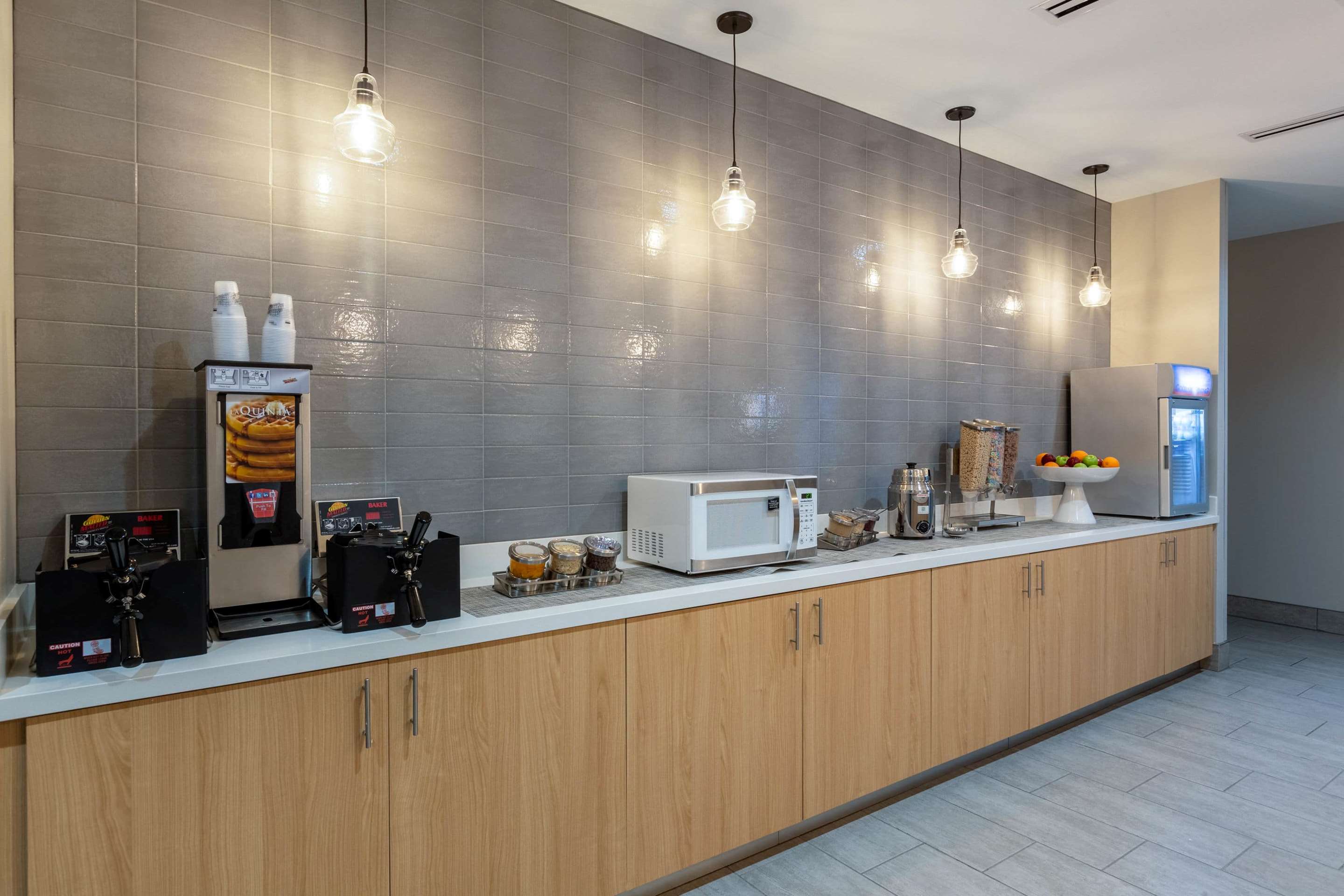 Breakfast Area | La Quinta by Wyndham Altoona Des Moines