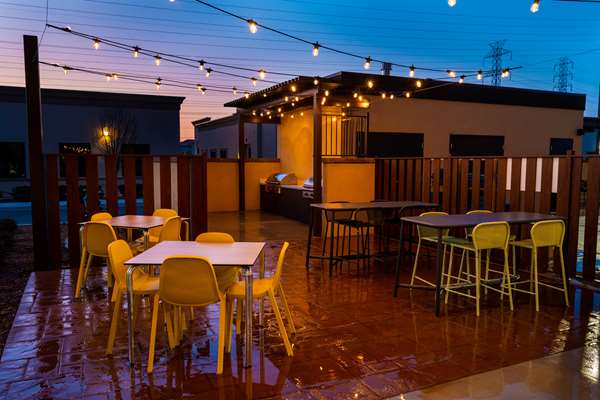 Restaurant - Home2 Suites by Hilton Bakersfield