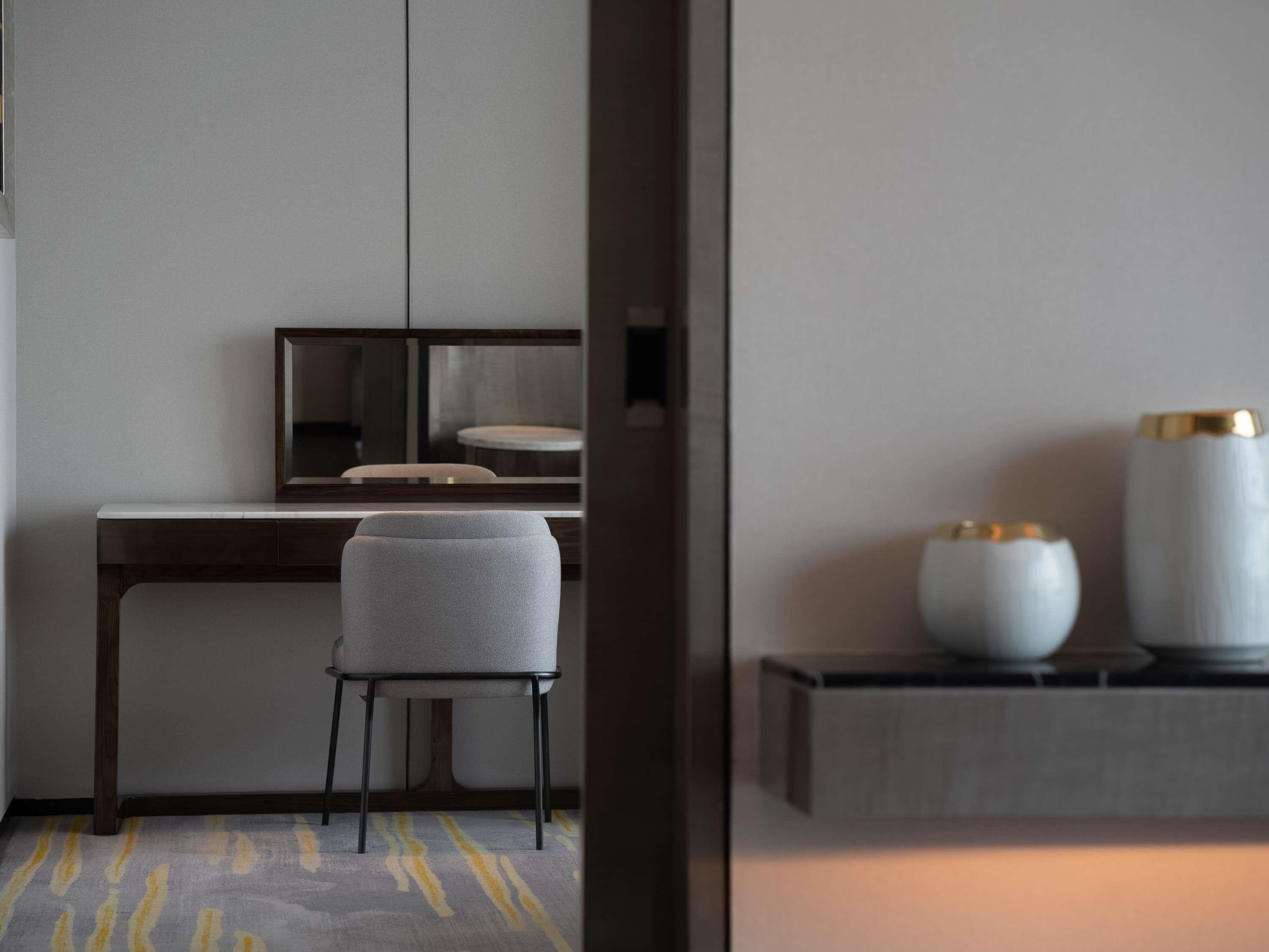 Pullman Zhouzhuang Room Type - DELUXE SUITE, Lounge Access, 1 King-Size Bed