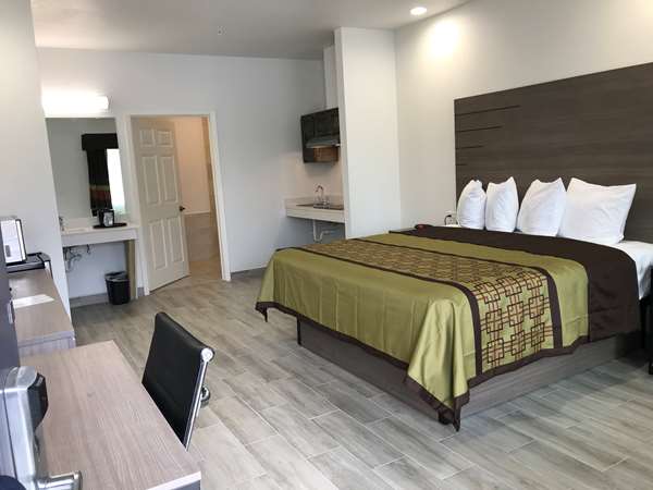 Suite - SureStay Hotel by Best Western Baytown