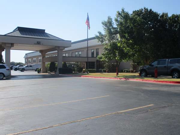 Exterior view - SureStay Plus Hotel by Best Western Norman