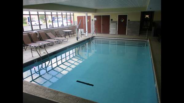 Pool - SureStay Plus Hotel by Best Western Norman