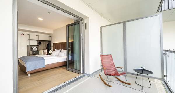 1 King Bed, Comfort Room, Balcony, Desk, Safe, Wi-Fi, Coffee Maker, Full Breakfast
