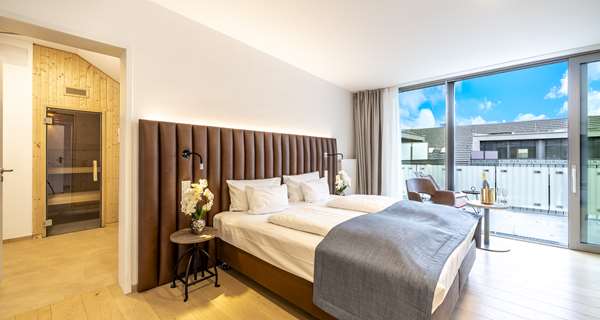 1 King Bed, Junior Suite, Coffee Maker, Wi-Fi, Safe, Desk, Sauna, Full Breakfast