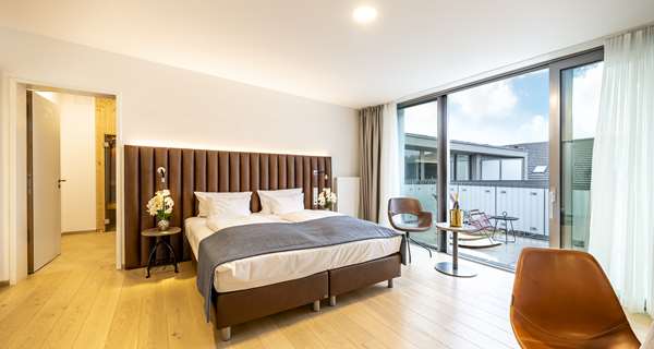 1 King Bed, Junior Suite, Coffee Maker, Wi-Fi, Safe, Desk, Sauna, Full Breakfast