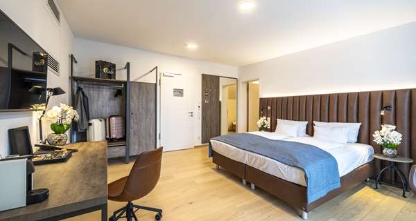 1 King Bed, Junior Suite, Coffee Maker, Wi-Fi, Safe, Desk, Sauna, Full Breakfast