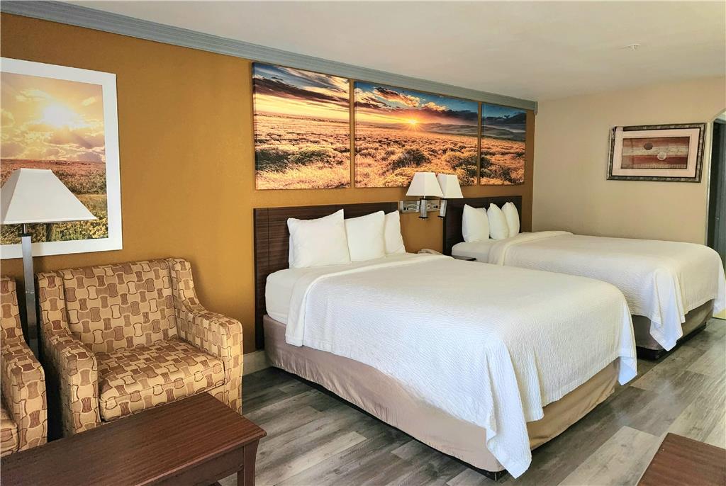 DAYS INN BY WYNDHAM ROSENBERG-guestroom-Guest Room,On-Site.jpg