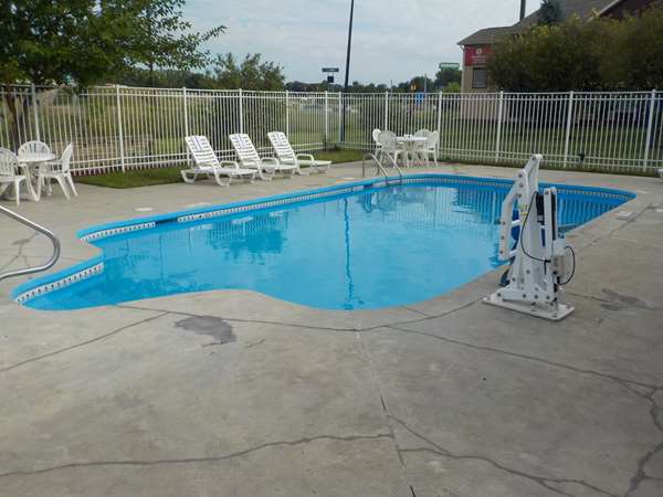 Pool - SureStay Plus by Best Western Auburn - I-69, Exit 329