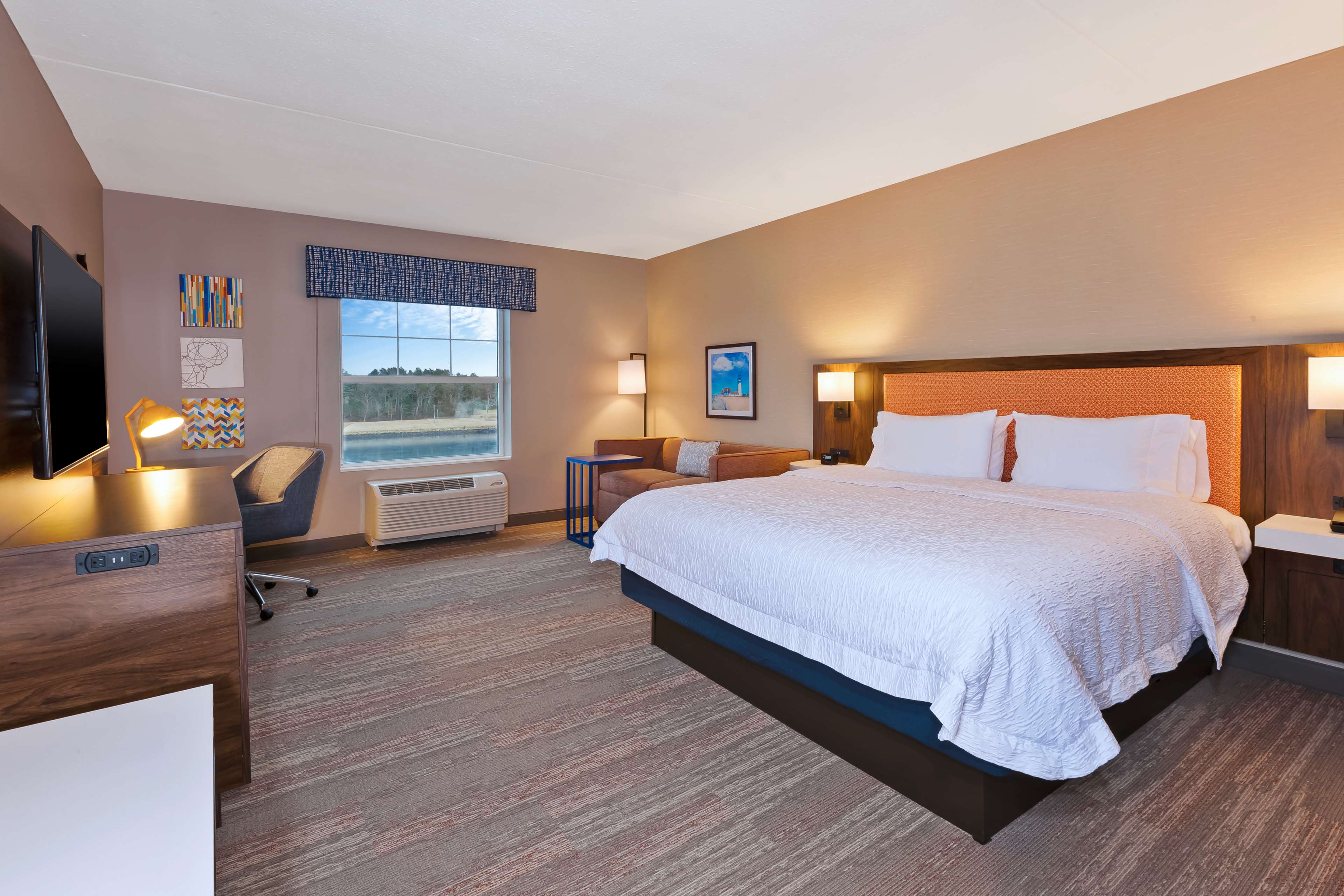 Hampton Inn by Hilton Cape Cod Canal Room Type - 1KNG WTRVW SFBD MIC FRG NS