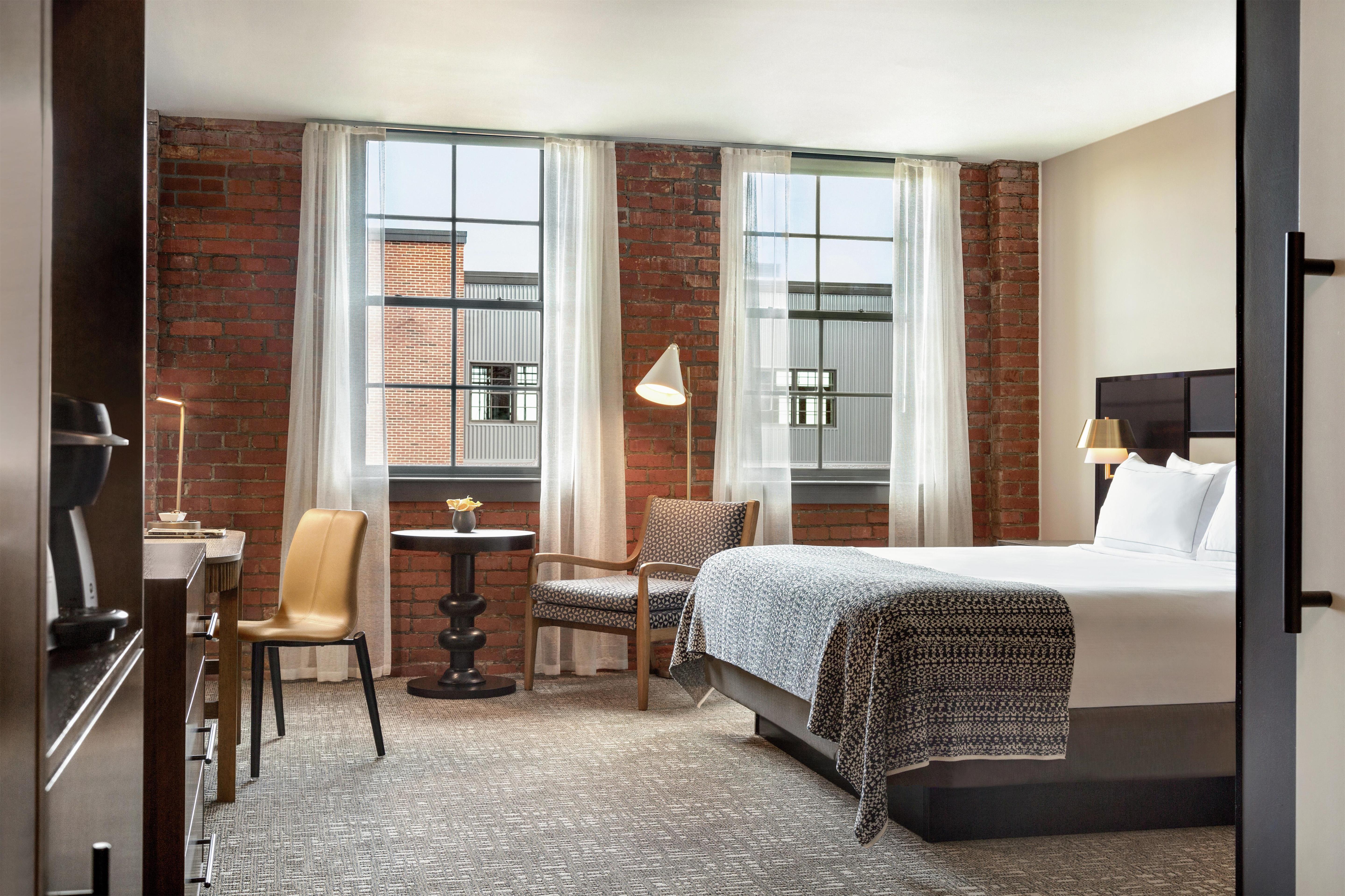The Wilbur Lititz, Tapestry Collection by Hilton Room Type - FACTORY KING MOB ACC RIS
