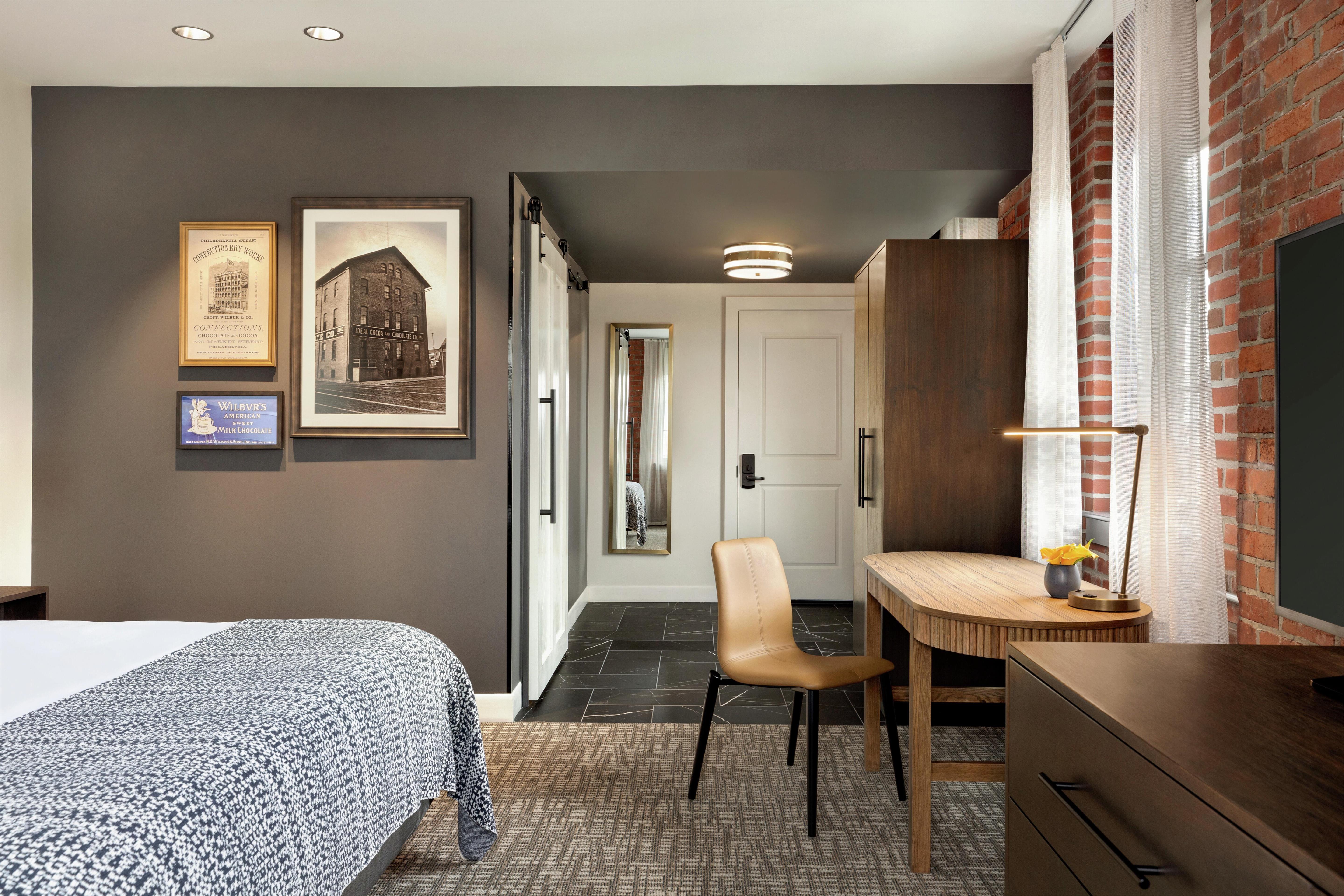 The Wilbur Lititz, Tapestry Collection by Hilton Room Type - COCOA CORNER KING
