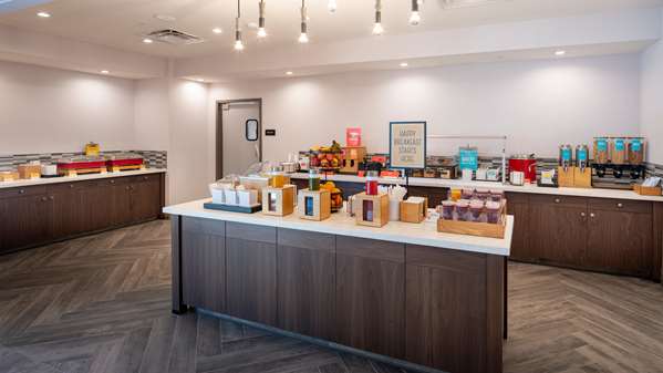 Amenities - Hampton Inn Downtown Riverside