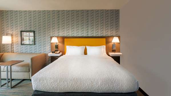  - Hampton Inn Downtown Riverside