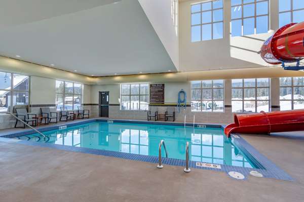 Pool - Comfort Inn & Suites Valemount