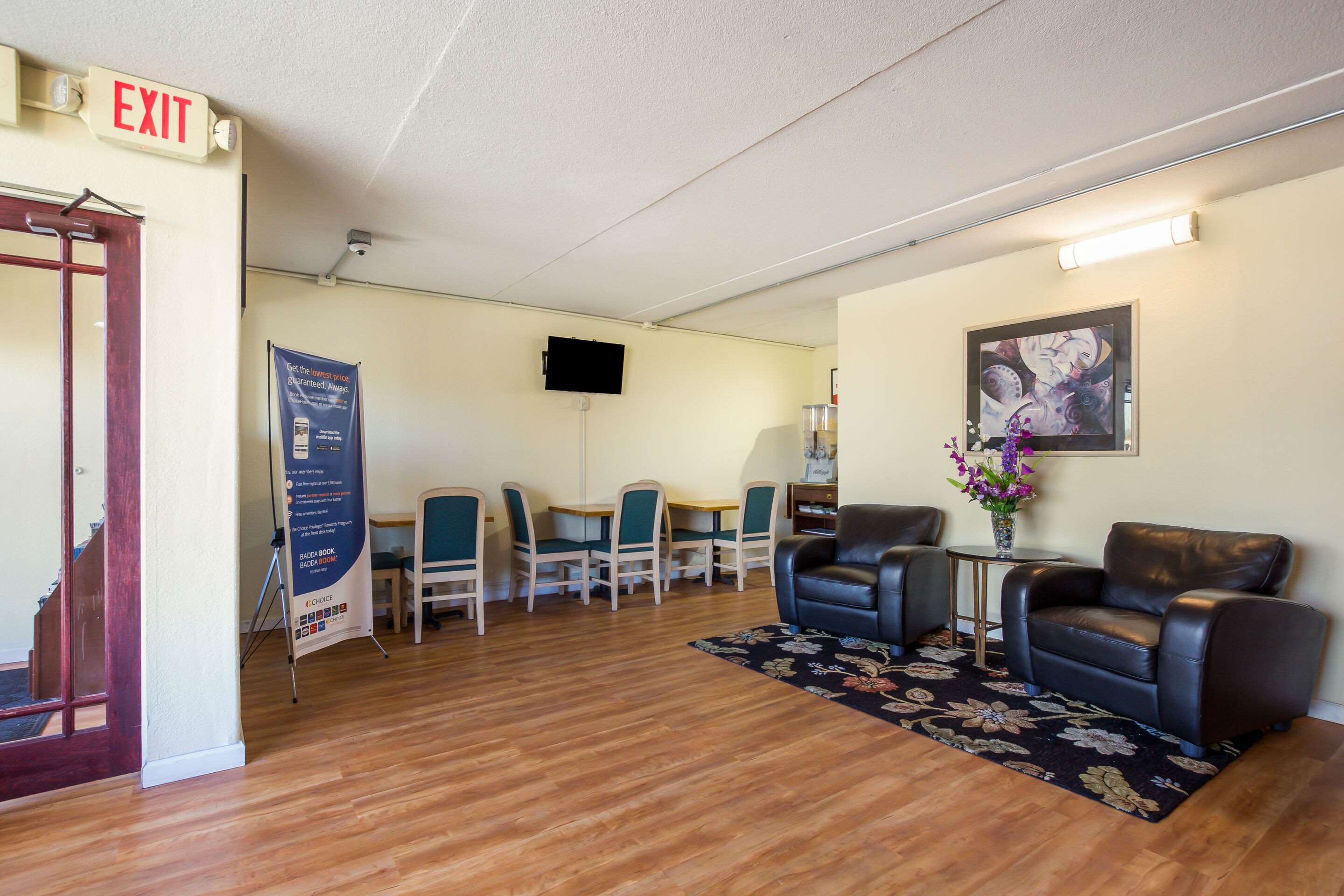 Spacious lobby | Econo Lodge