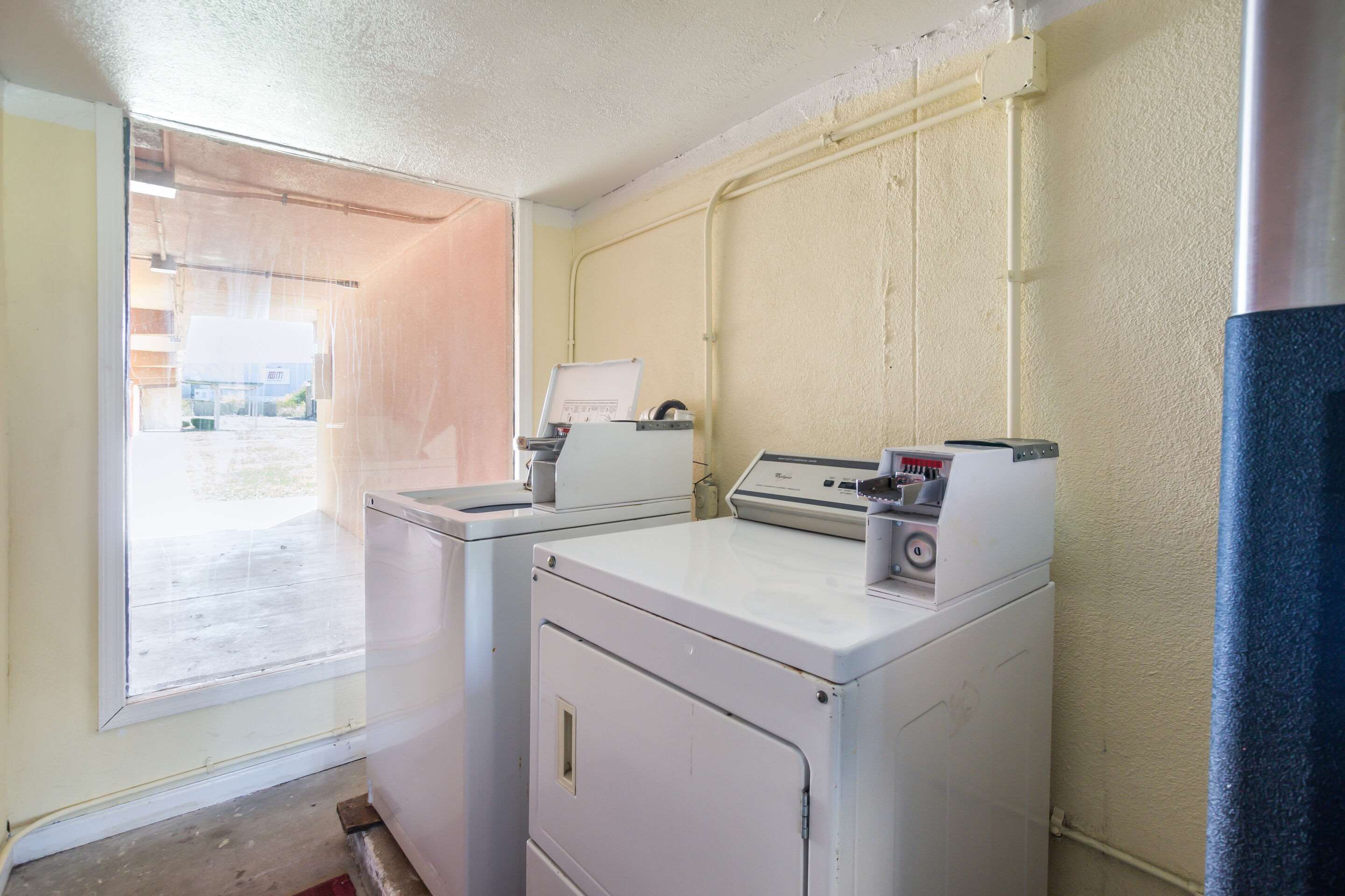 Guest laundry facilities | Econo Lodge