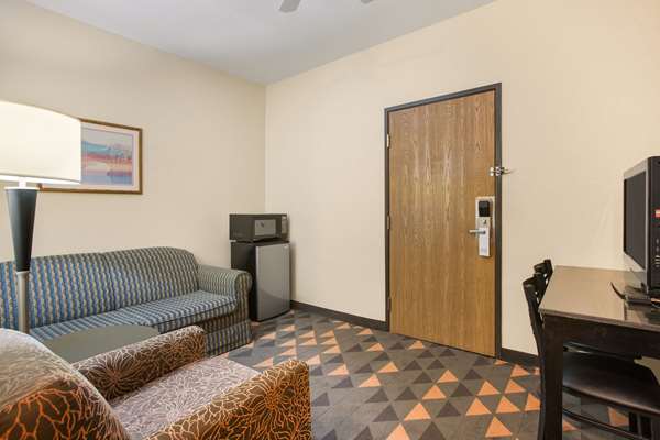  - Rodeway Inn & Suites Mackinaw City - I-85, Exit 339