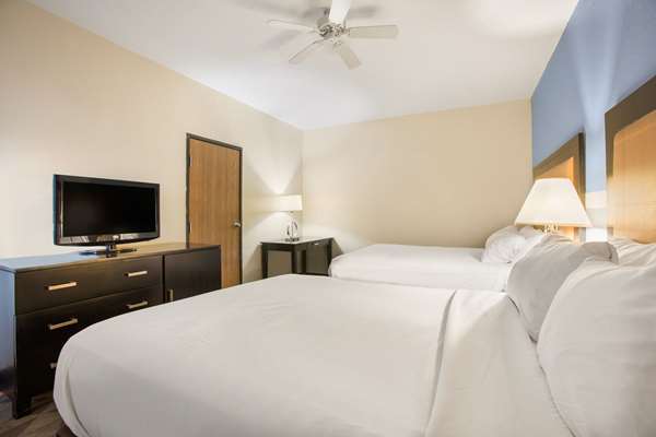  - Rodeway Inn & Suites Mackinaw City - I-85, Exit 339