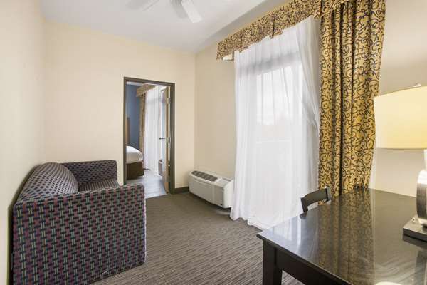 Suite - Rodeway Inn & Suites Mackinaw City - I-85, Exit 339
