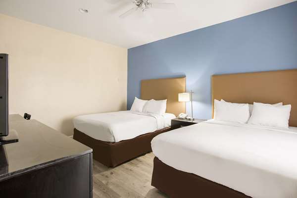 Suite - Rodeway Inn & Suites Mackinaw City - I-85, Exit 339