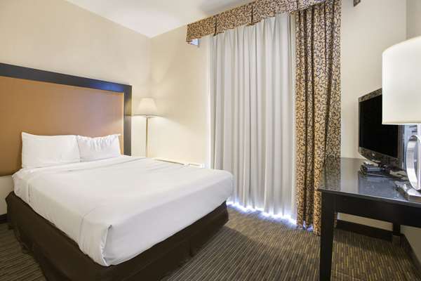  - Rodeway Inn & Suites Mackinaw City - I-85, Exit 339