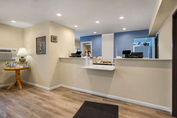  - Rodeway Inn & Suites Mackinaw City - I-85, Exit 339