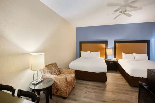  - Rodeway Inn & Suites Mackinaw City - I-85, Exit 339