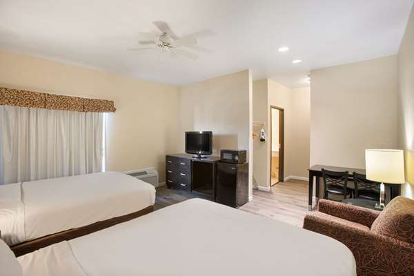  - Rodeway Inn & Suites Mackinaw City - I-85, Exit 339